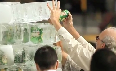 В Аргентине появился вендинговый автомат изо льда
