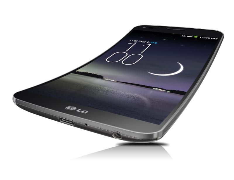 LG представил смартфон с изогнутым экраном и «заживающей» задней крышкой
