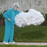 Пожилая леди и её домашний питомец облако Фредди в новой серии роликов от Skittles