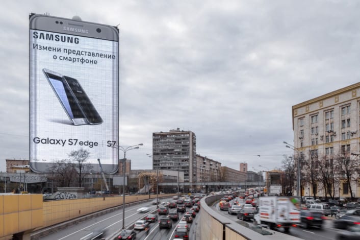 Самая большая реклама Galaxy S7 Edge в Европе