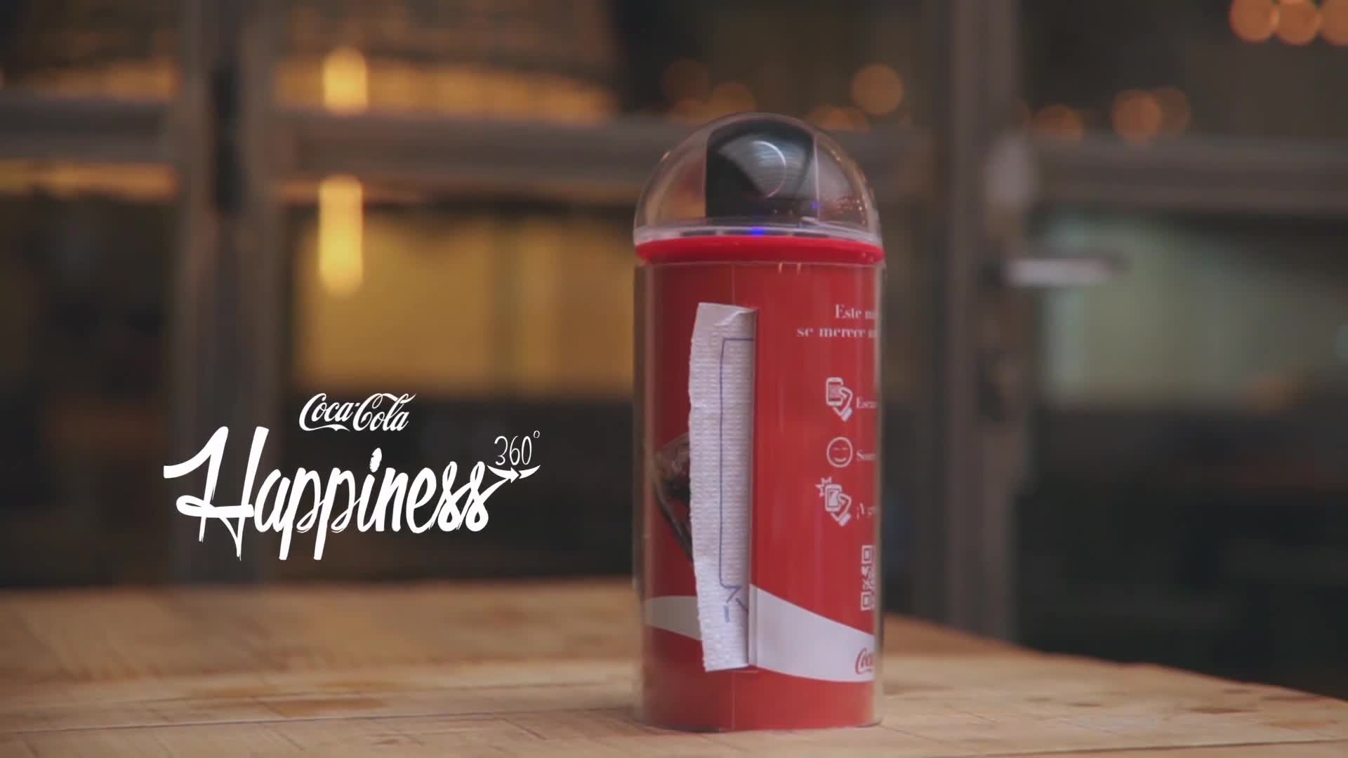 Coca-Cola создала подставку для салфеток с функцией панорамного селфи
