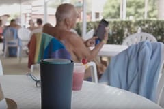 Google сравнил в рекламе устройство OnHub с нудистами