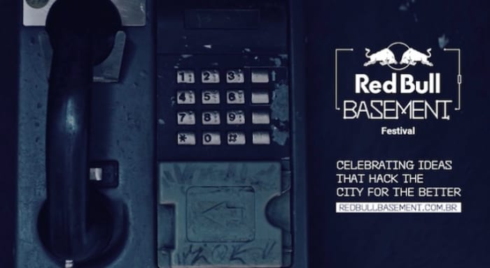 Red Bull превратили старые телефонные будки в информационное табло
