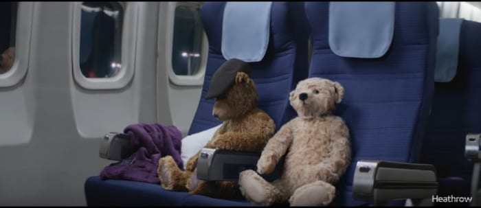 Реклама Хитроу с пожилыми плюшевыми медведями