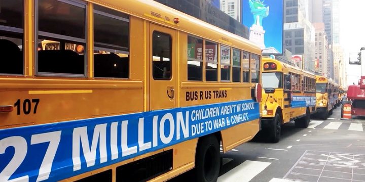 ЮНИСЕФ отправила 27 пустых школьных автобусов по улицам Нью-Йорка