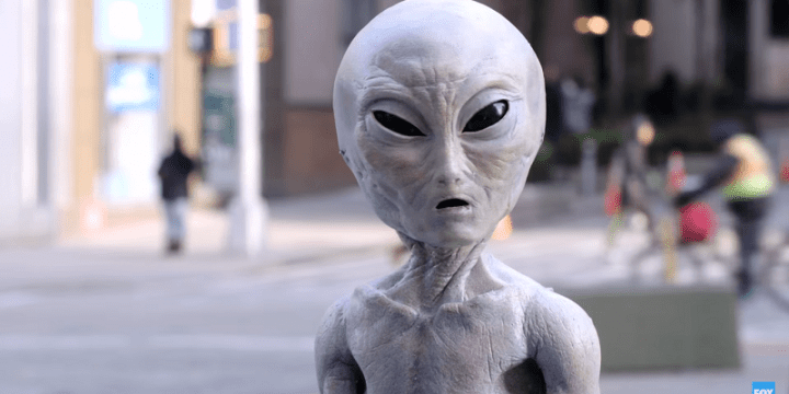 Пришельцы до смерти напугали жителей Нью-Йорка в ambient-кампании Fox