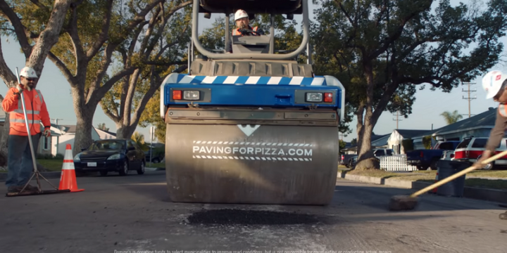 Сеть пиццерий Domino’s решила защитить пиццу от неприятностей на дорогах