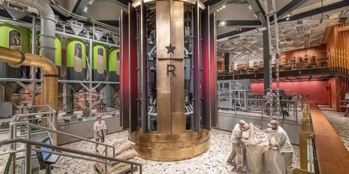 Как выглядит «самый красивый Starbucks в мире», который открылся в Италии