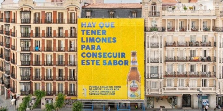 Amstel Redler и Serviceplan озадачили прохожих гигантским рекламным щитом из 14 000 лимонов
