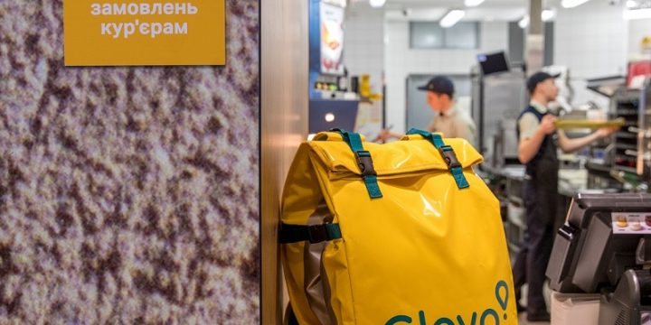 МакДональдс запустил доставку еды по Киеву