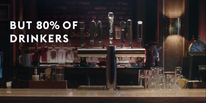 Coors Light обращает атаки конкурента в холодное пиво с помощью умного пивного крана