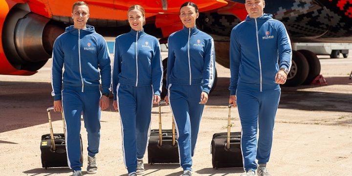 Бортпроводники «Белавиа» сменили форму на спортивные костюмы от Mark Formelle