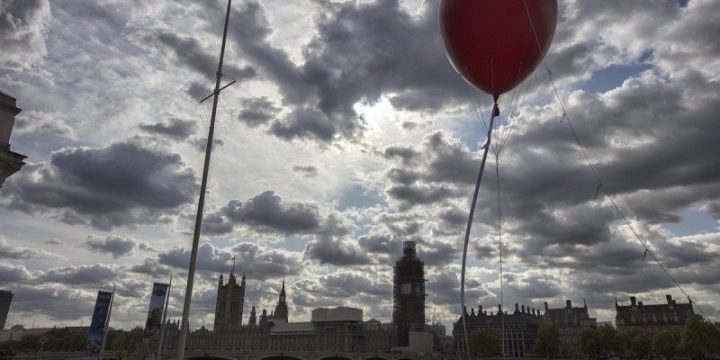 Evening Standard напугал Лондон PR-ходом с красным шаром