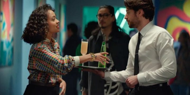 Heineken разрушает гендерные стереотипы в рекламе и отдает пиво девушкам