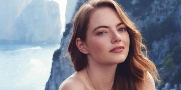 На фоне идиллического пейзажа. Эмма Стоун снялась в рекламе аромата от Louis Vuitton