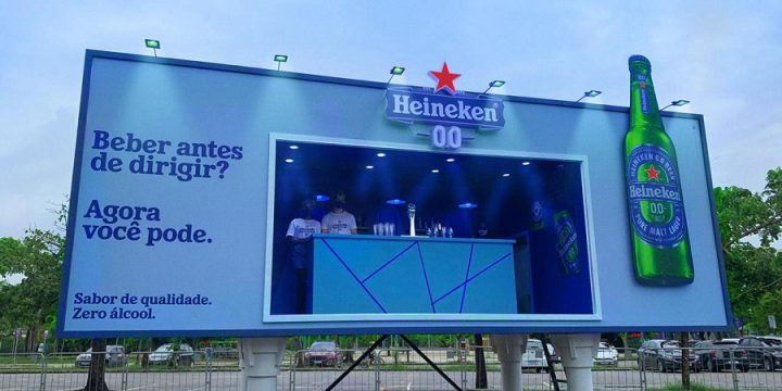 Heineken превратил билборд в бар для промо пива